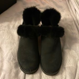 Ugg short boots size 9 woman’s black